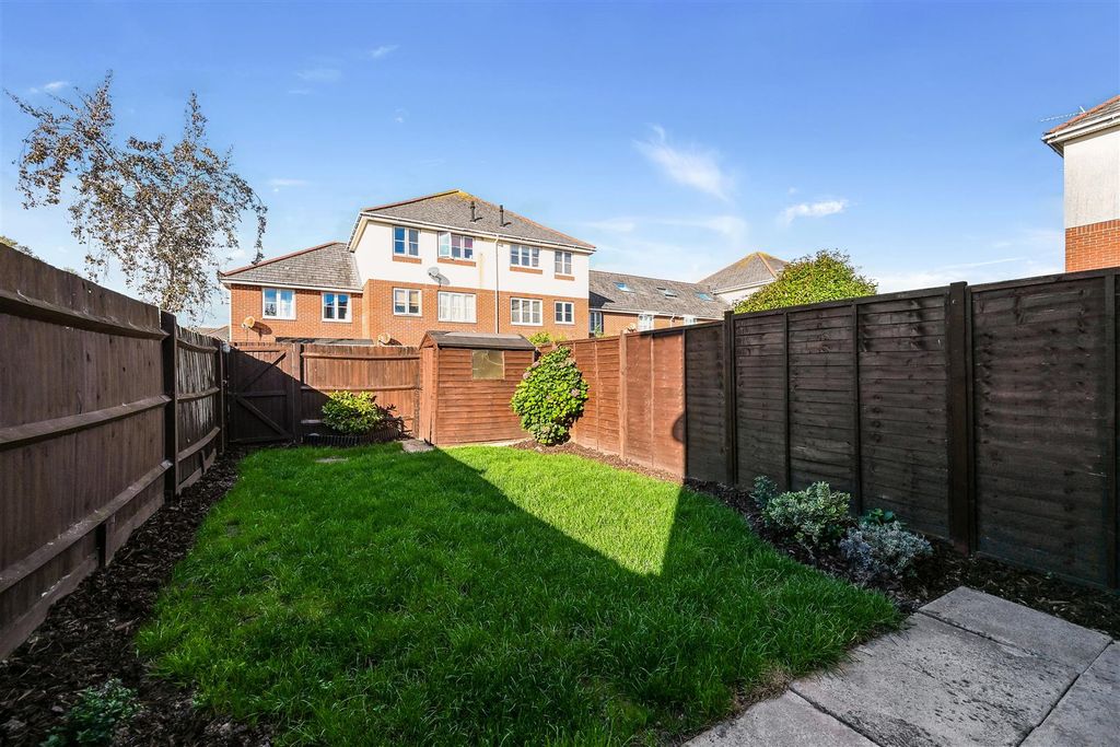 Property photo 2 of 18 Garden.Jpg