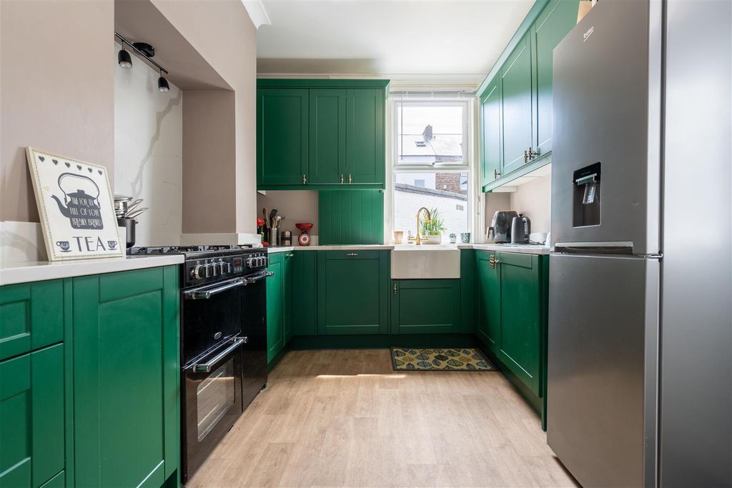 Property photo 2 of 8 Kitchen
