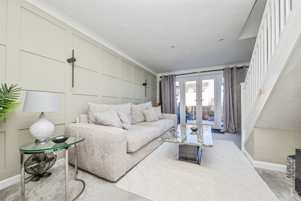 Property photo 3 of 11