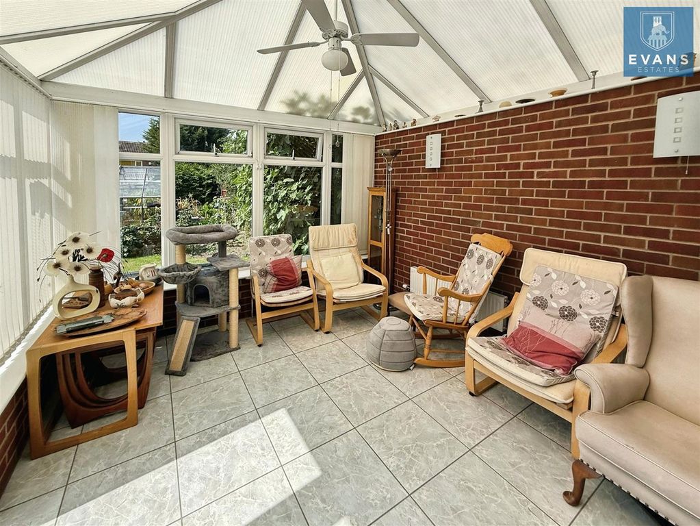 Property photo 3 of 20 Conservatory