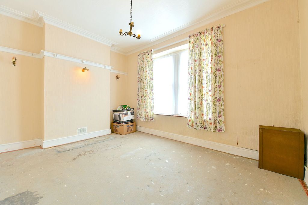 Property photo 3 of 28
