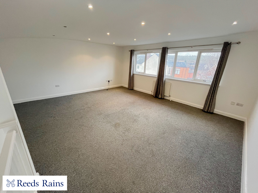 Property photo 2 of 18 Picture No. 24
