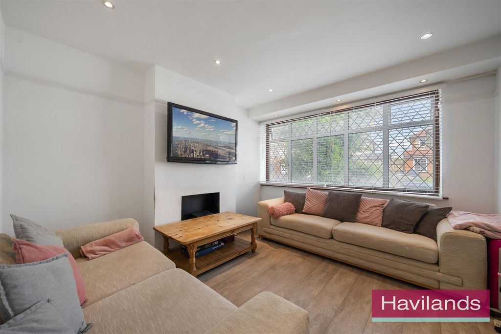 Property photo 2 of 12 Woodgrange Avenue-1.Jpg