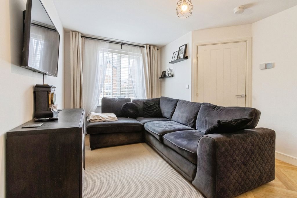 Property photo 2 of 17 Pbox-Img.Jpg