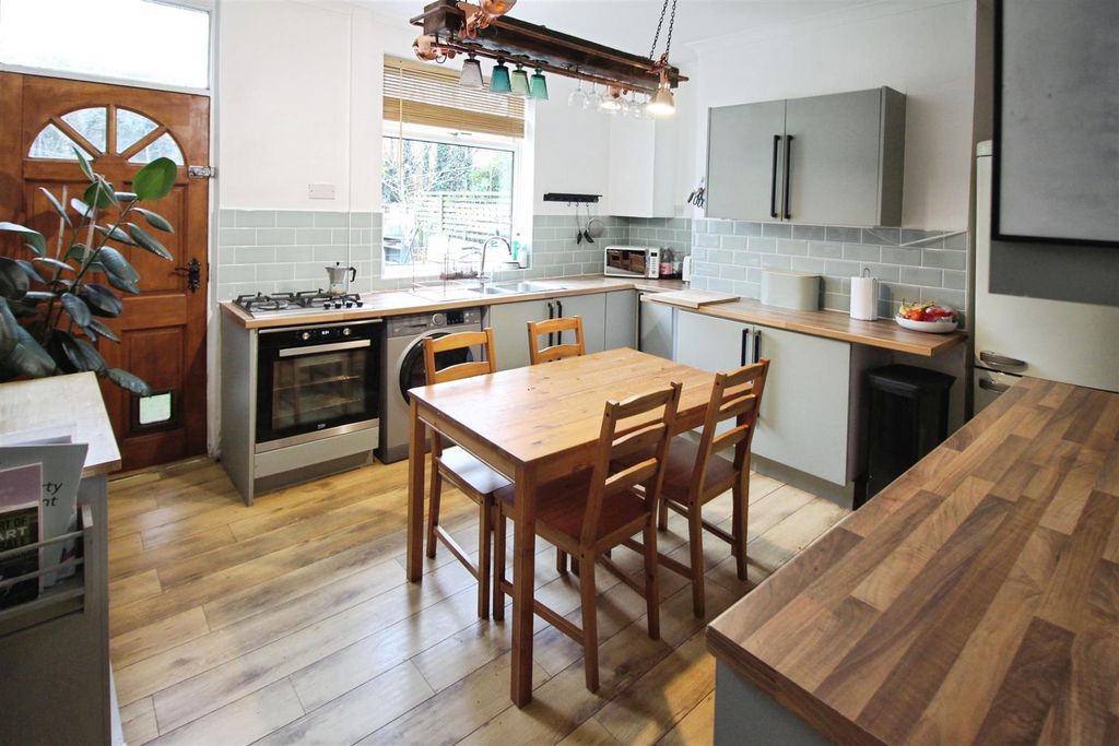 Property photo 3 of 17 Dining Kitchen