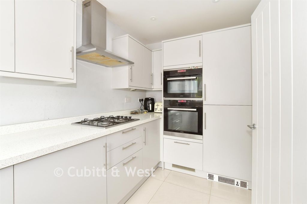 Property photo 3 of 15 Kitchen
