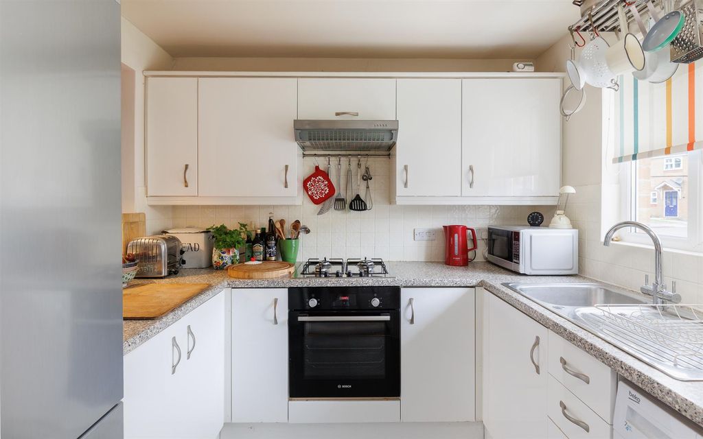 Property photo 3 of 25 Kitchen