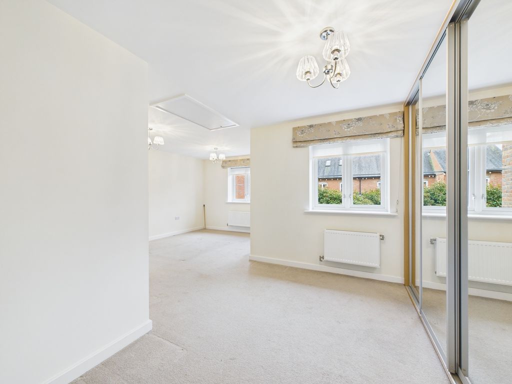 Additional image 10 of 4 bed semi-detached house to rentFarley Close, Wickhurst Green, Horsham, West Sussex RH12