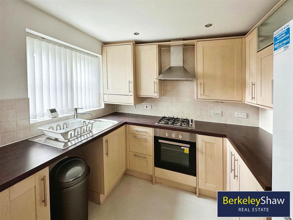 Property photo 3 of 13 Kitchen