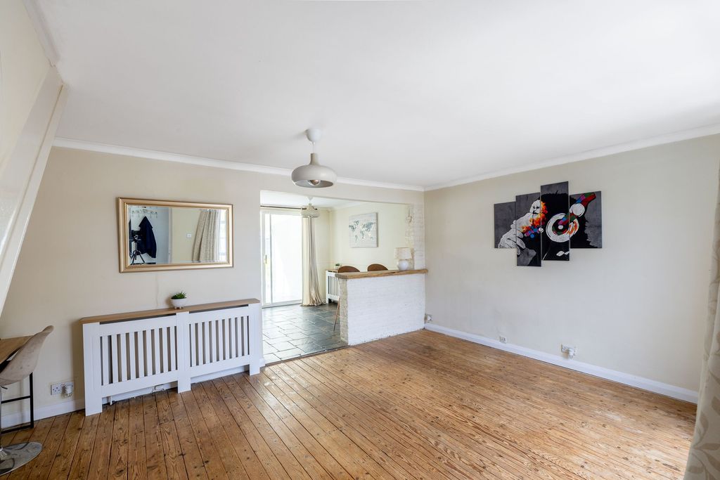 Property photo 3 of 13