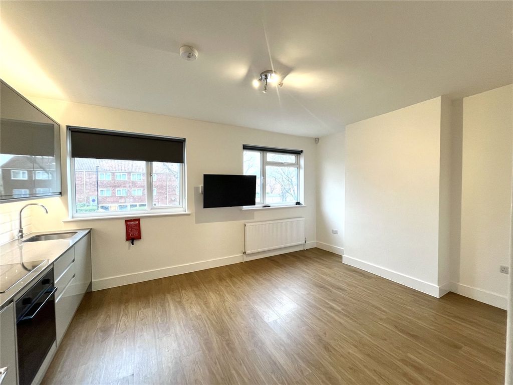 Property photo 2 of 11 Picture No. 24