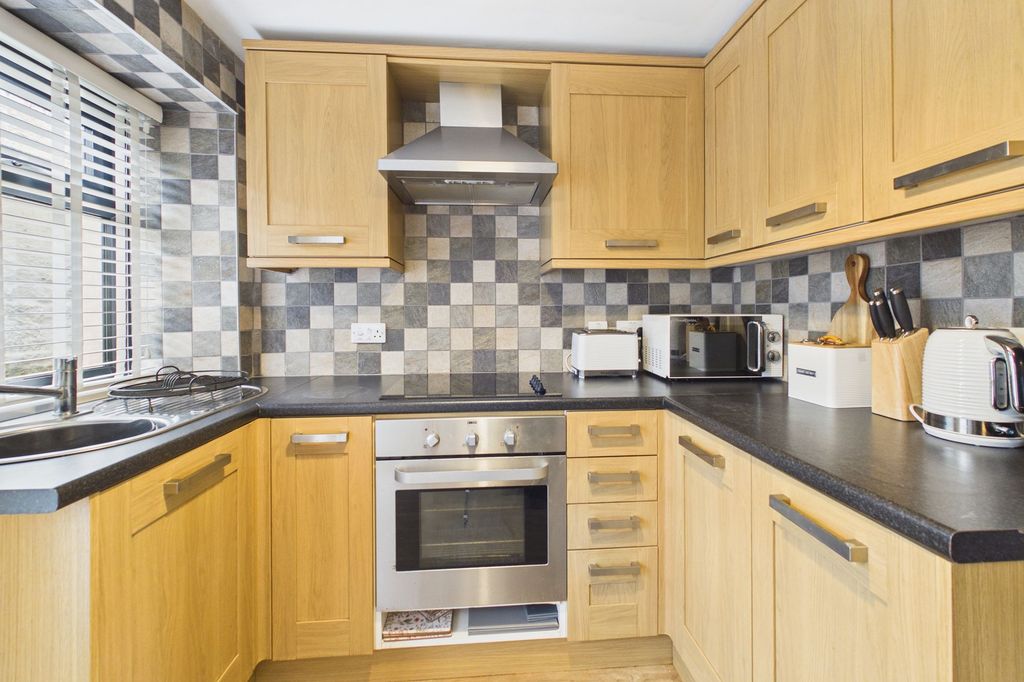 Property photo 2 of 25