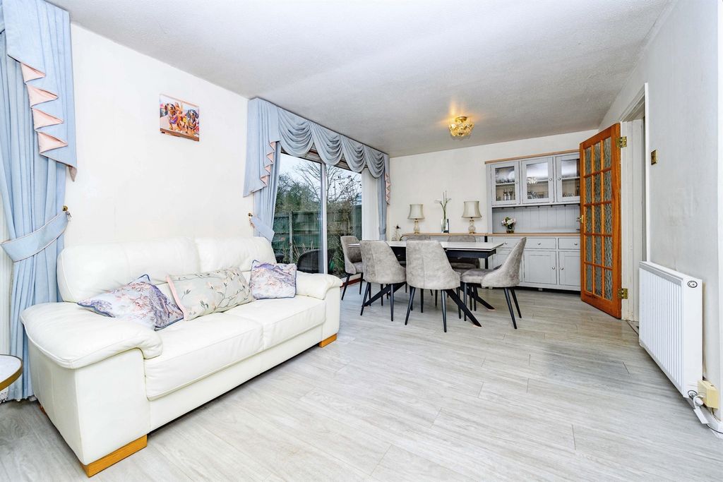 Property photo 3 of 25