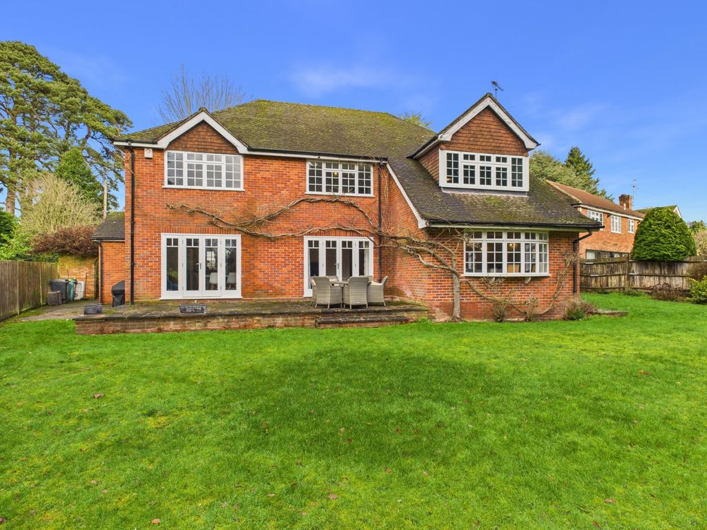 Property photo 2 of 16 Picture No. 15