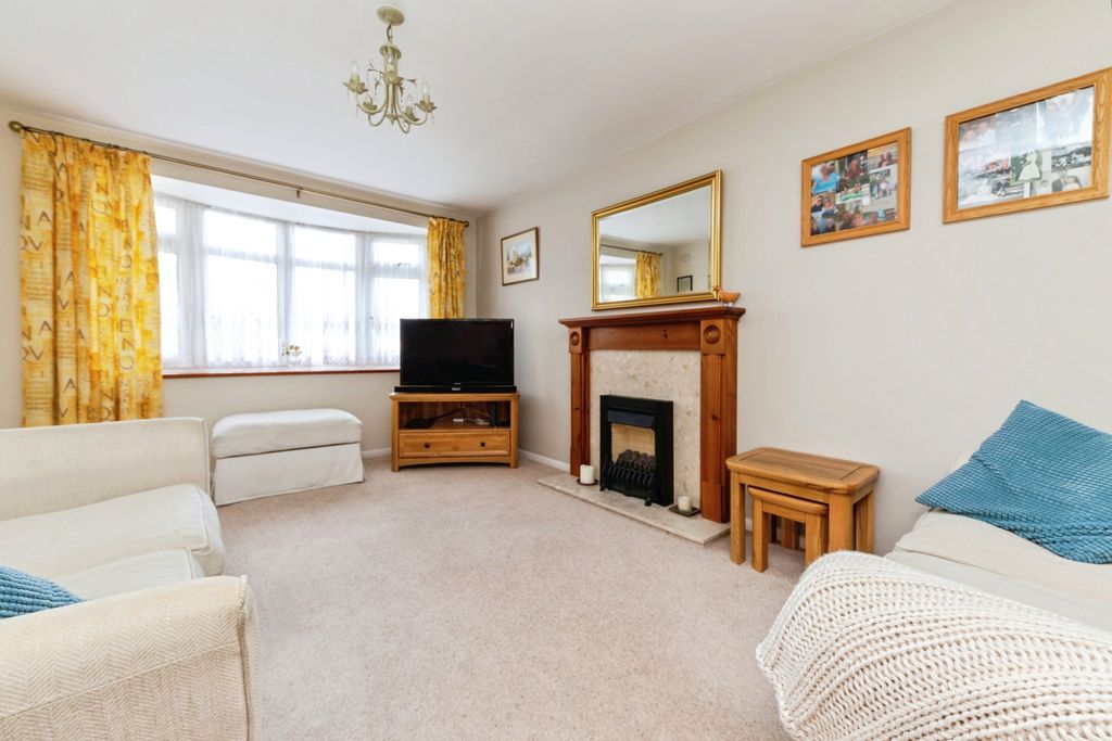 Additional image 9 of 3 bed semi-detached house for saleRomany Close, Letchworth Garden City SG6