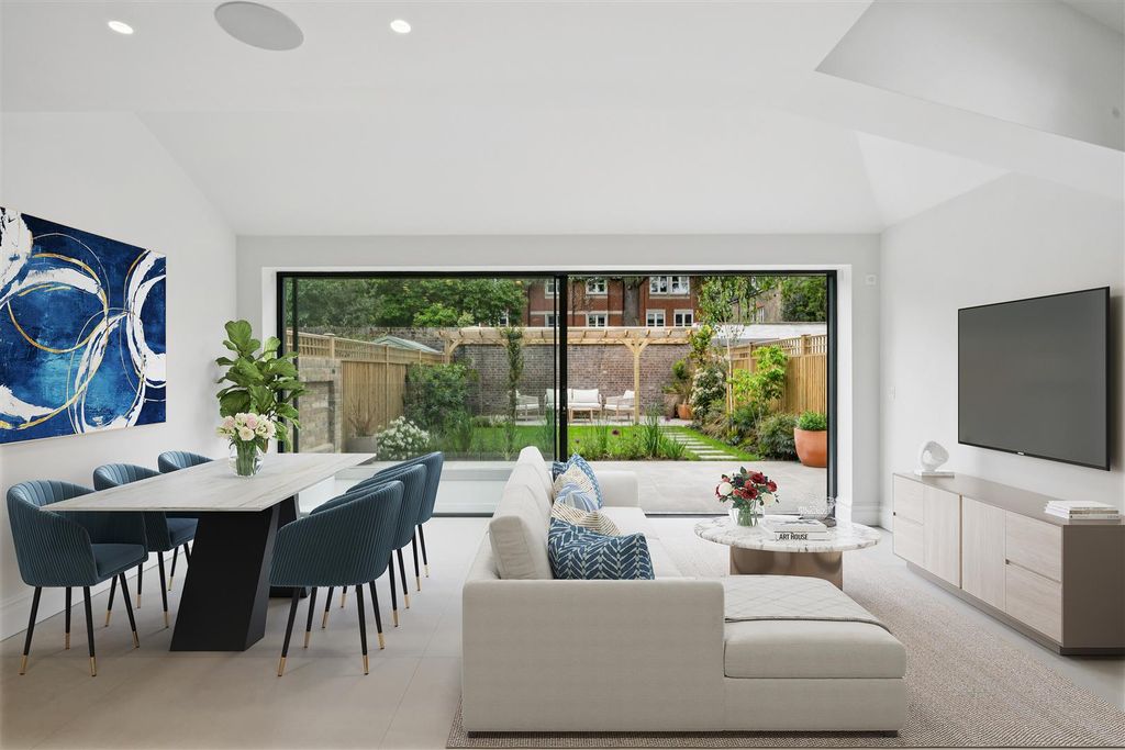 Property photo 3 of 21 For Sale - Wavendon Avenue, W4