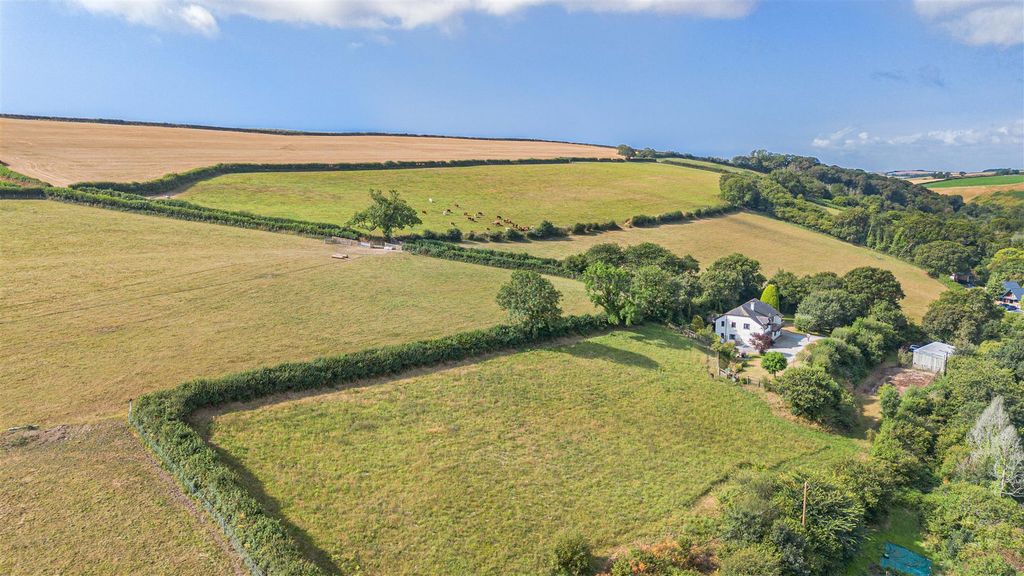 Property photo 2 of 34 Paddock