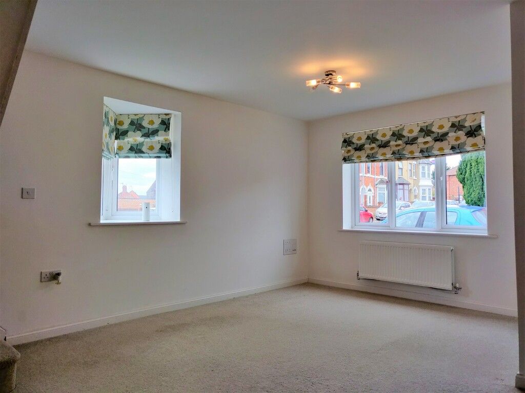 Property photo 3 of 16 108 Lettings