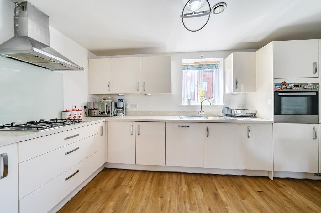 Property photo 2 of 20 Kitchen