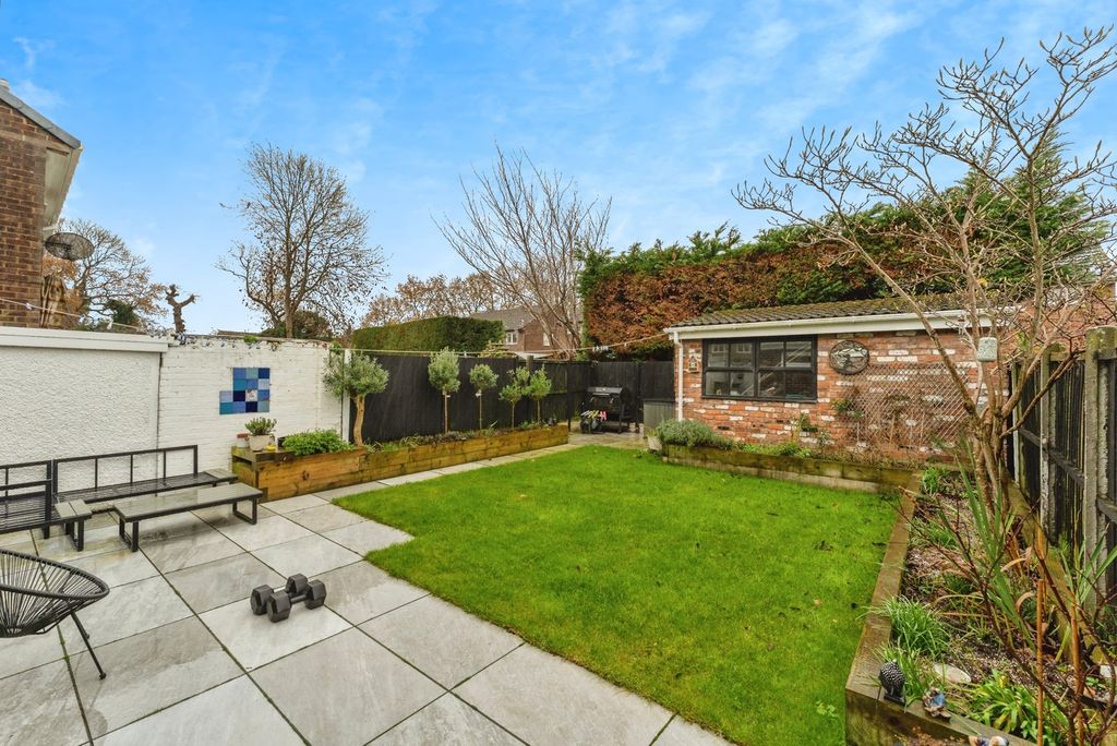 Property photo 3 of 22 Garden