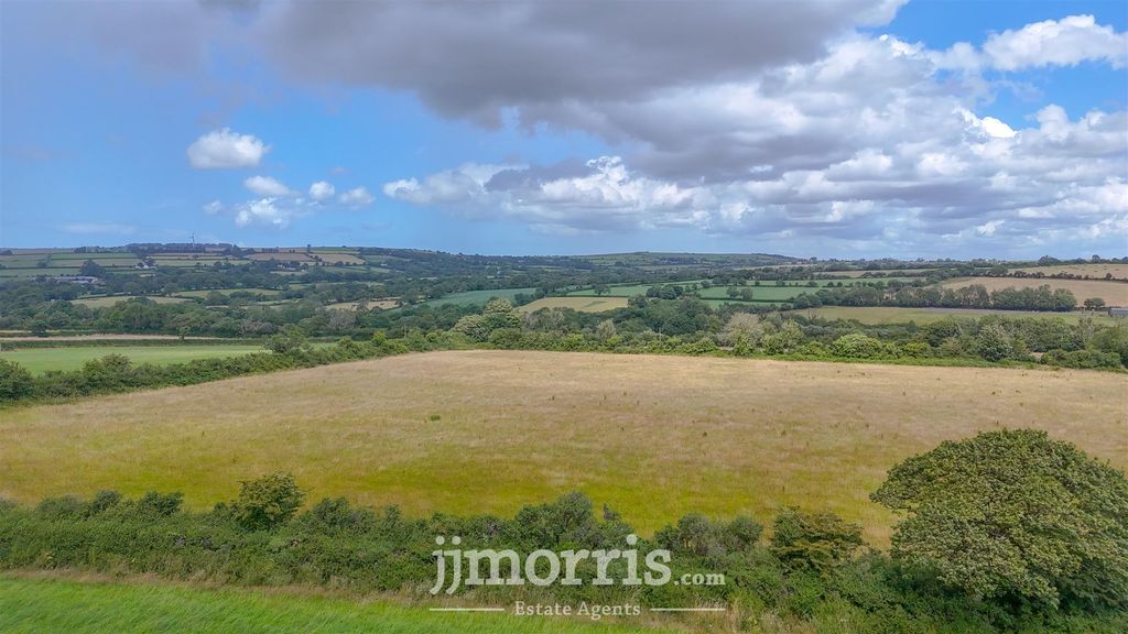 Property photo 1 of 11 4Fad630D-C345-4E68-B28C-09Fd5A5Fb60D.Jpeg