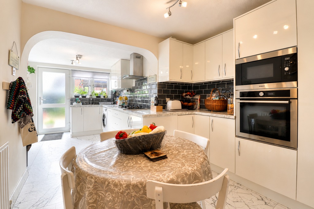 Property photo 2 of 17 Kitchen/Diner