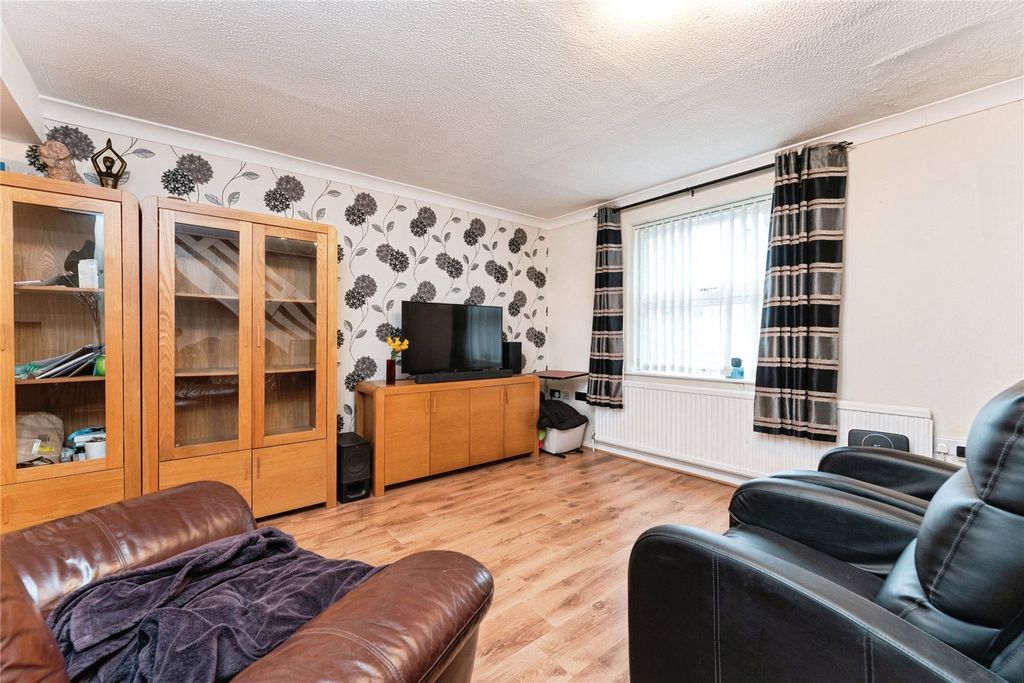 Property photo 2 of 17 Picture No. 23