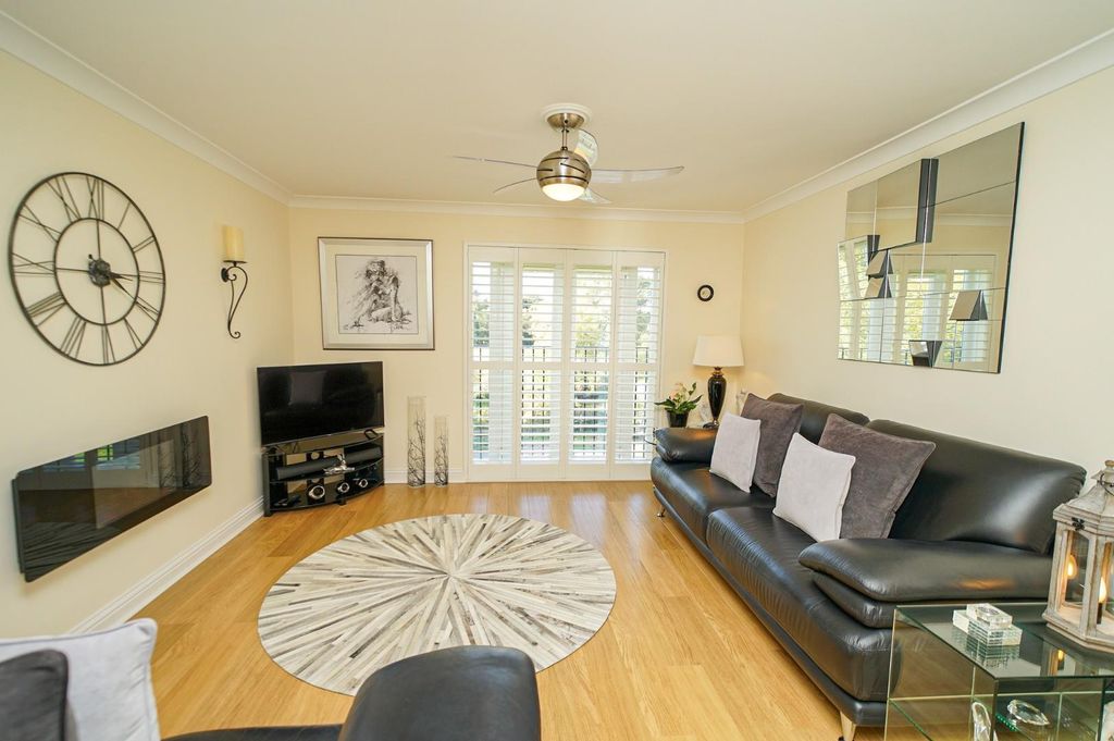 Property photo 2 of 21