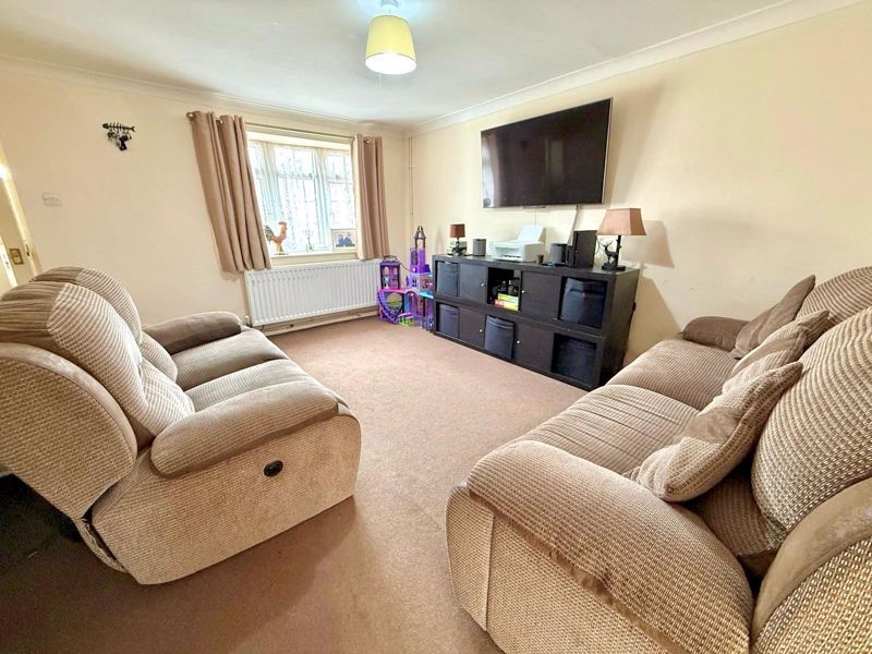 Property photo 2 of 11 Lounge