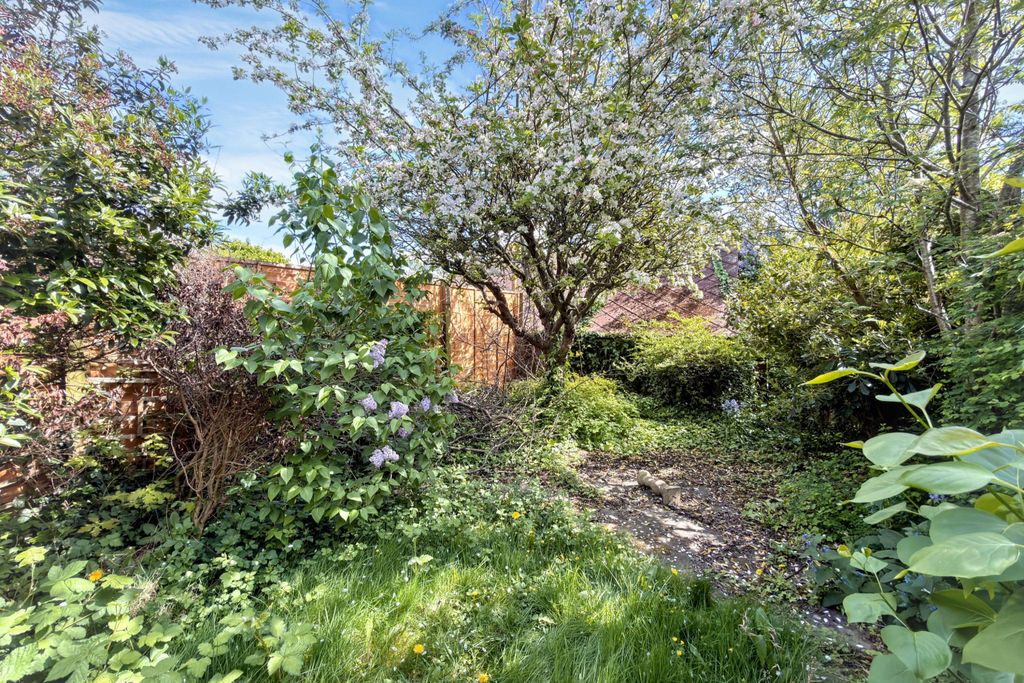 Property photo 3 of 13 38 Redston Road, Crouch End, London, N8 7Hj