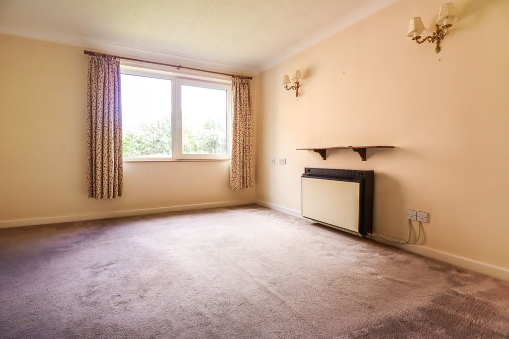 Property photo 2 of 8
