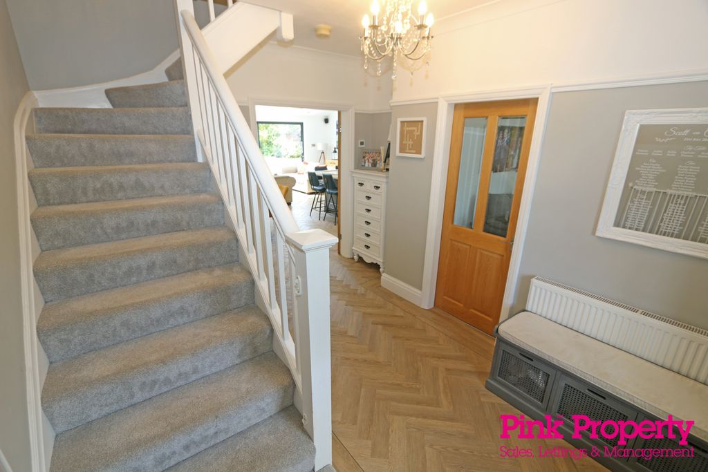 Property photo 3 of 24