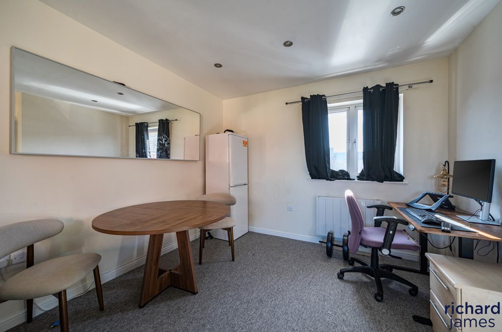 Property photo 3 of 14 B711967592574B458831B5c0320c8c11