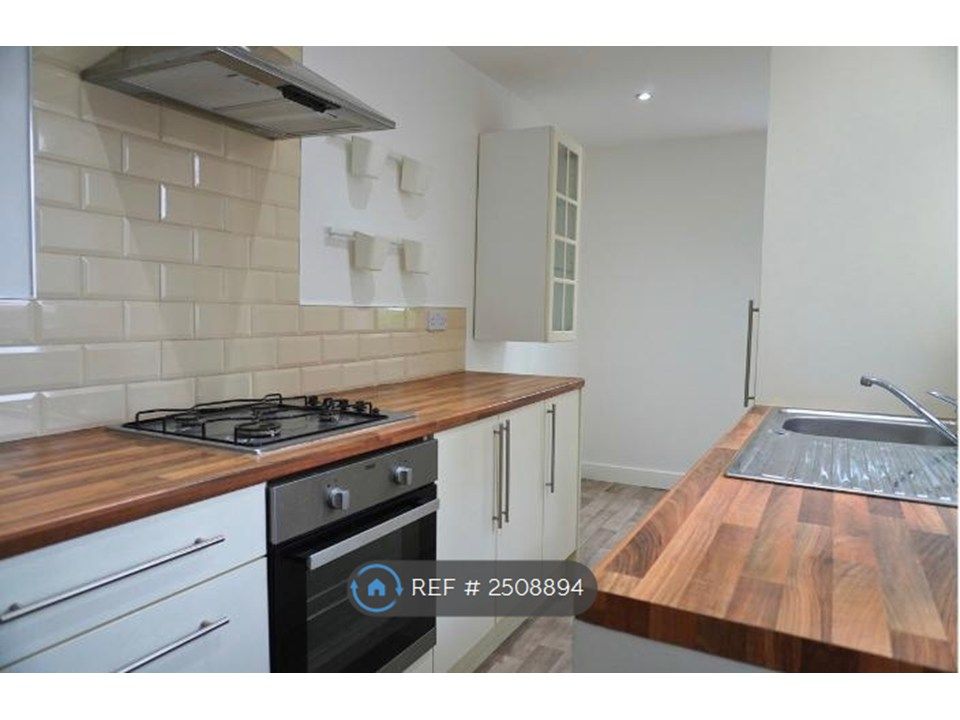 Property photo 3 of 12 Kitchen