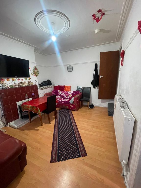 Property photo 2 of 7 Living Room