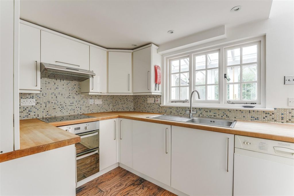 Property photo 3 of 12 Maltings Cottages-11.Jpg