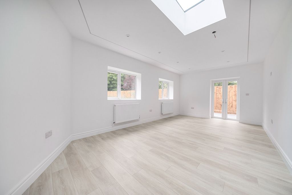 Property photo 3 of 20 1309208-8-6847Fba...
