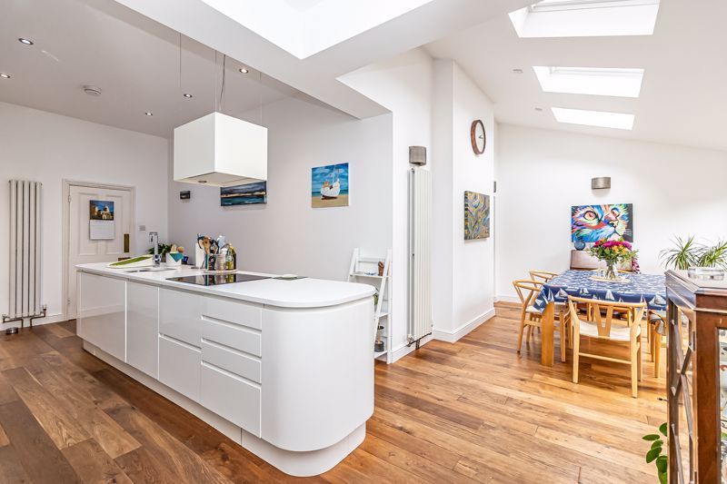 Property photo 2 of 44 .