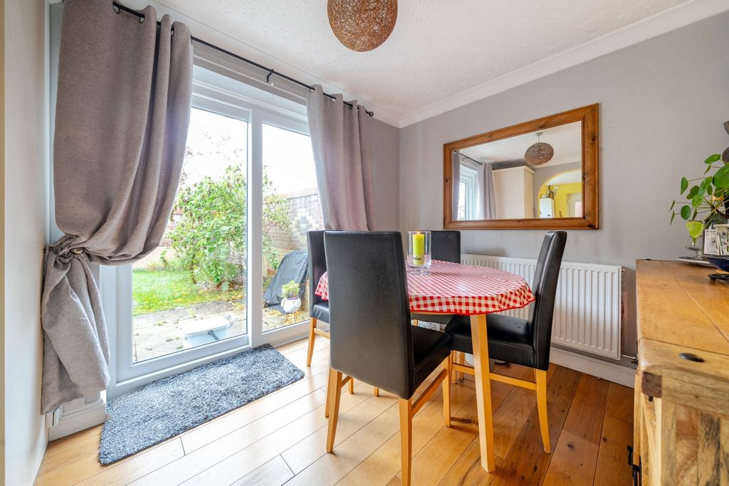 Property photo 3 of 12 Balintore Rise Dining Room 3