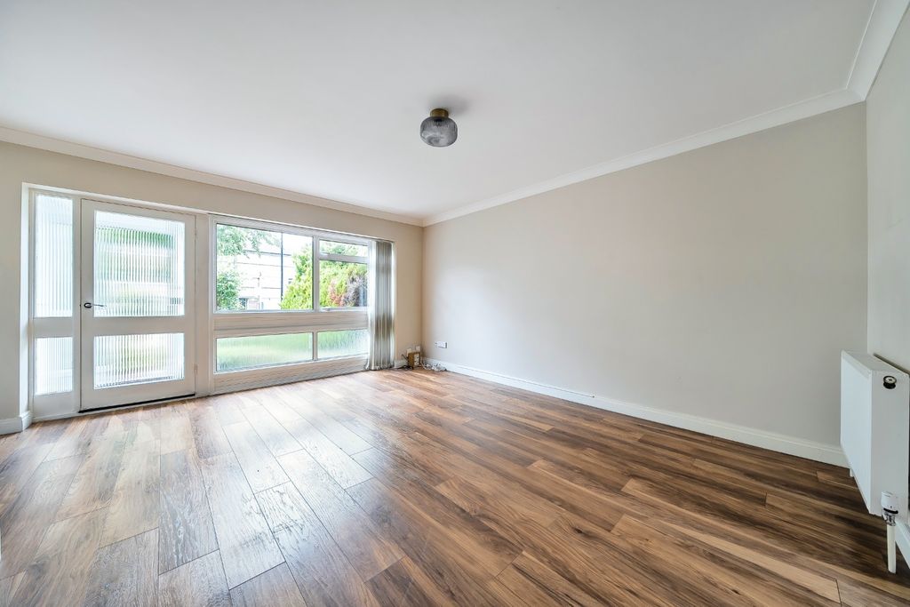 Property photo 3 of 21 4484703