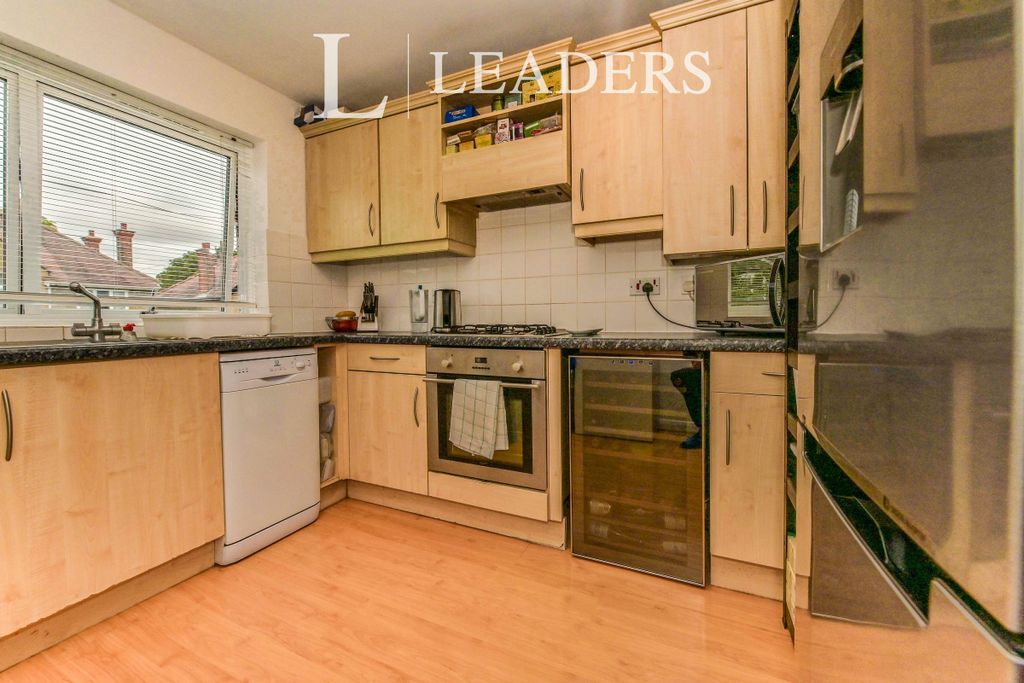 Property photo 3 of 6 Kitchen