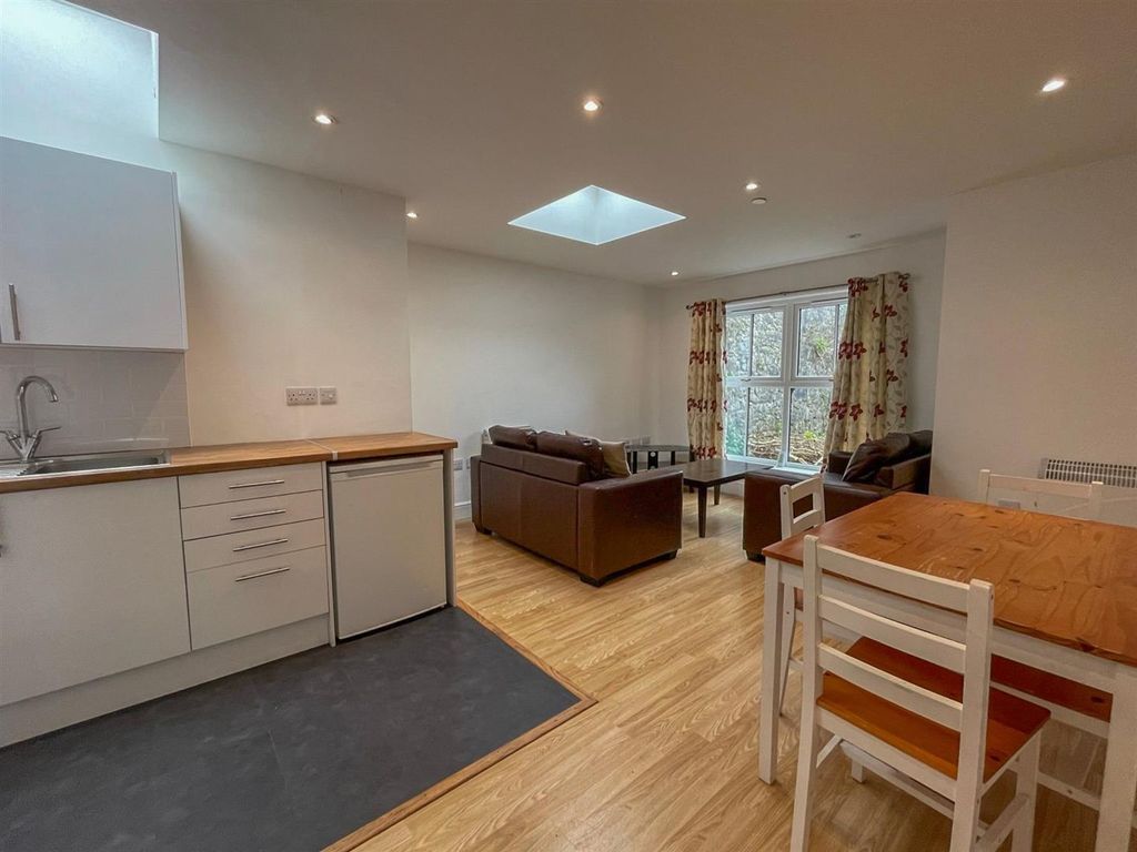 Property photo 2 of 6 46 Courtyard -4.Jpg