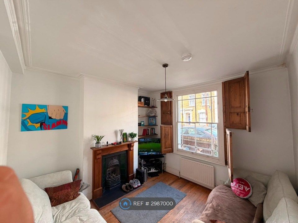 Property photo 3 of 10 Living Room