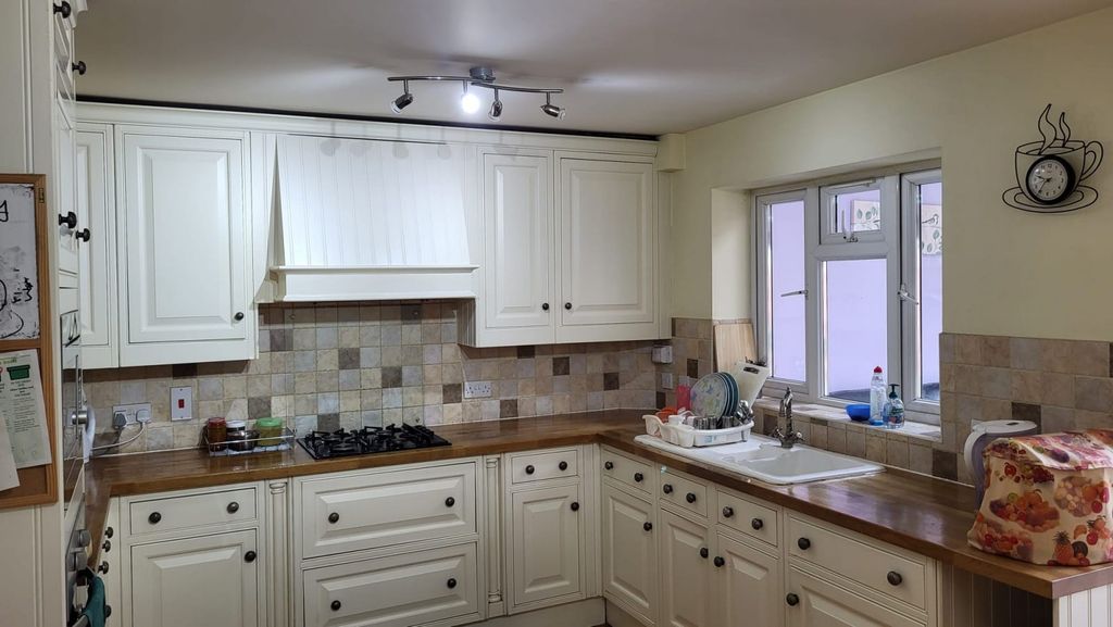 Property photo 1 of 20 4 Bed Terraced House To Rent Garrison Close, Hounslow Tw4