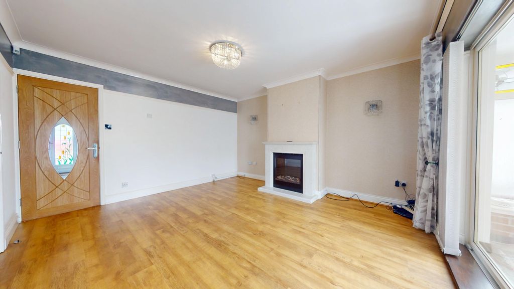 Property photo 3 of 23 3804777