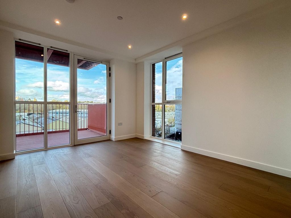 Property photo 1 of 15 Living Room