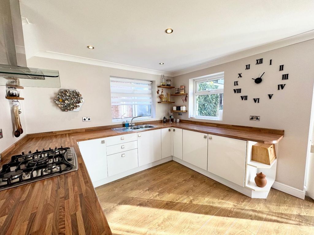 Property photo 3 of 14 Kitchen/Diner