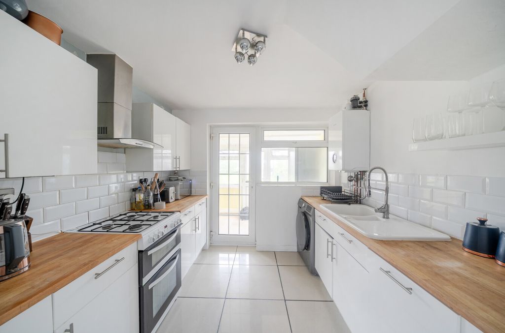 Property photo 3 of 15 1436770-22-69cd18...