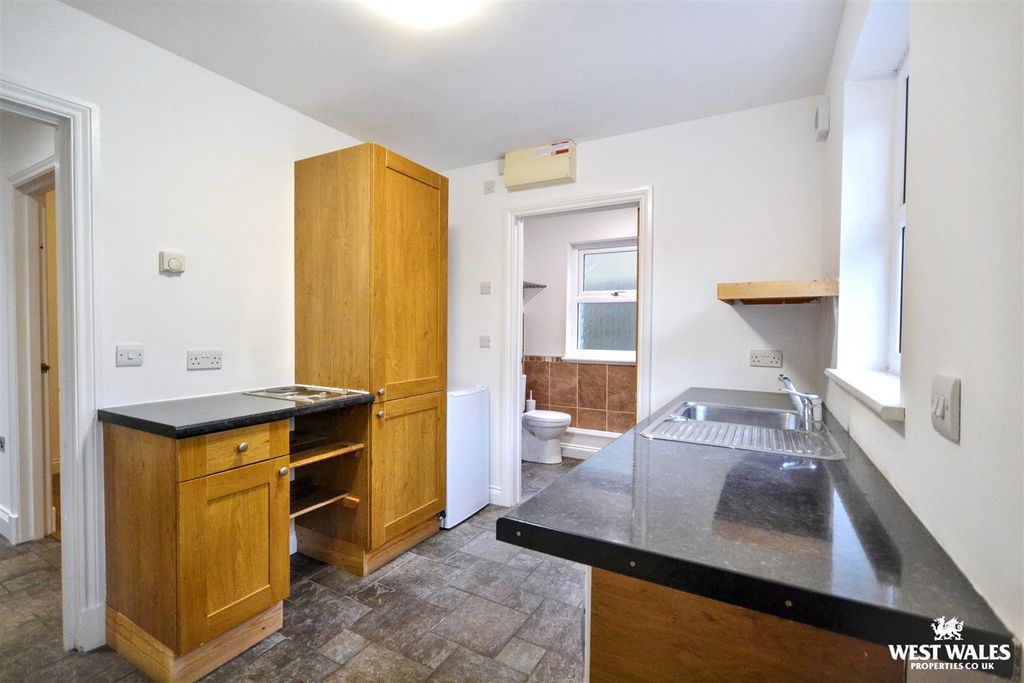 Property photo 3 of 31 Utility Room