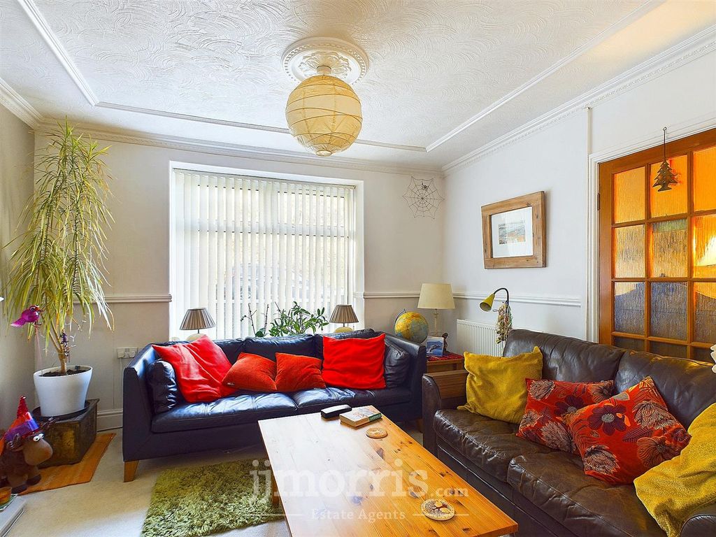 Property photo 3 of 14 Sitting Room